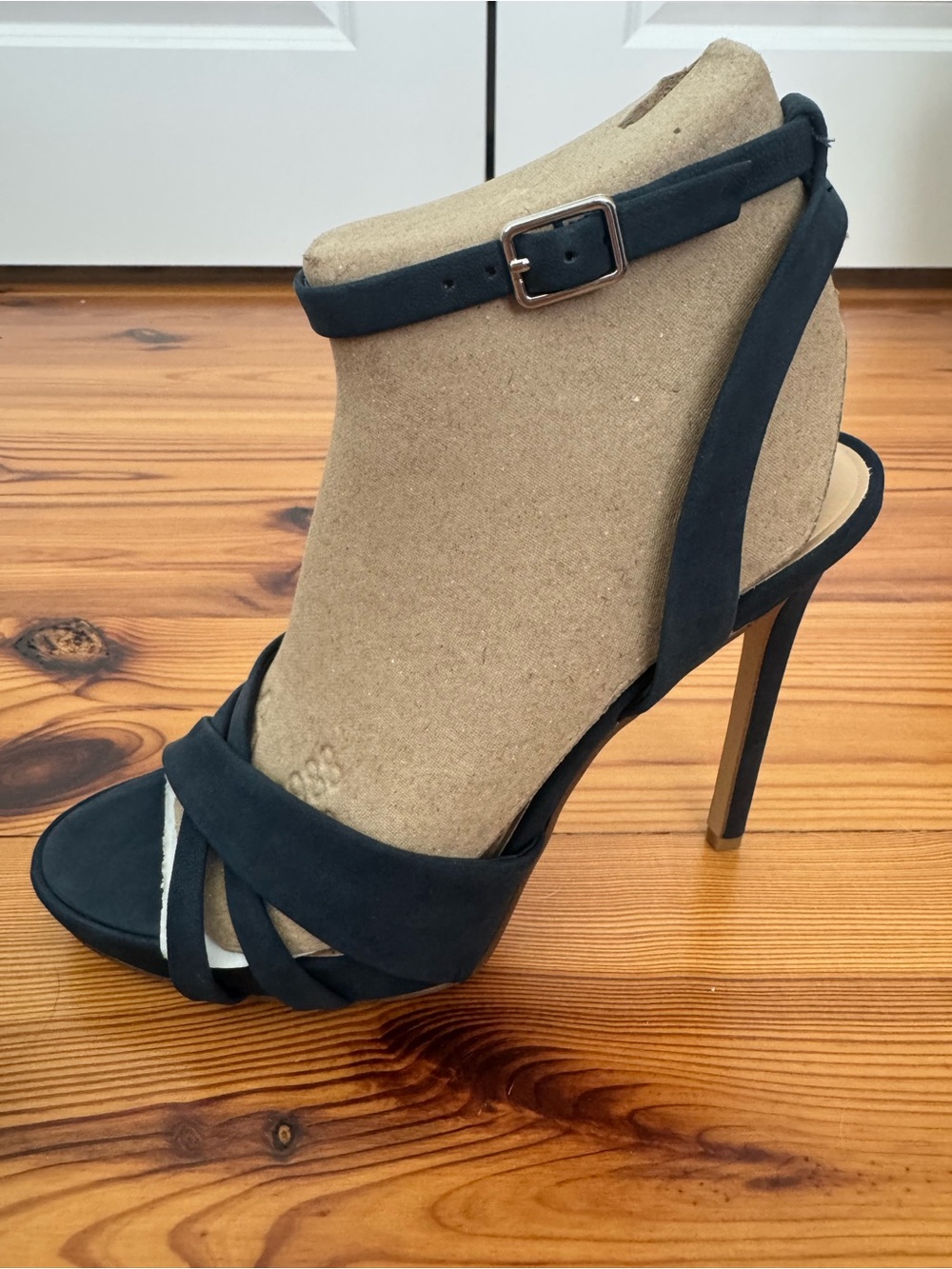 Never Worn Women's Gianni Bini Navy Strappy High Heel Sandal Ankle Buckle Size 9